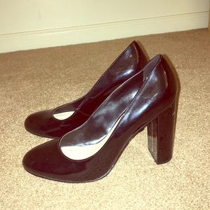 Nine West Patent Pleather Black heels size 7.5